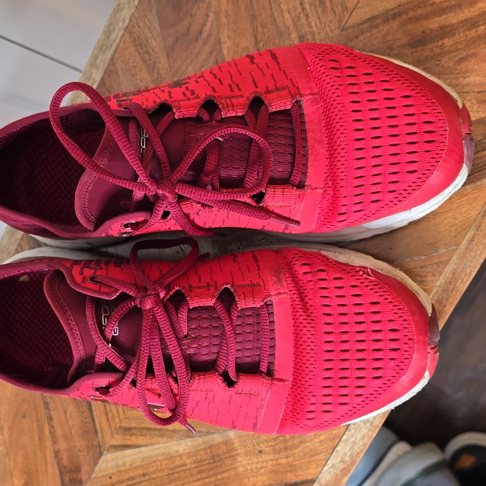 Under Armour mens Size 11 shoes. No original box.